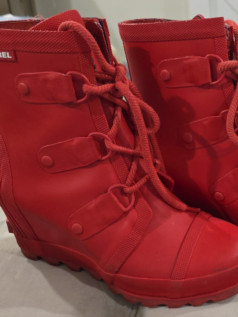 *EUC* FAB Sorel Wedge Red Lace-Up Waterproof Boots
